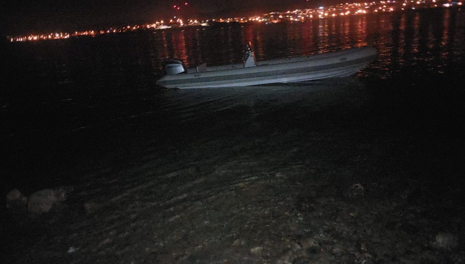 cesmede 32 kacak gocmen sahilde yakalandi nnyX8pC5