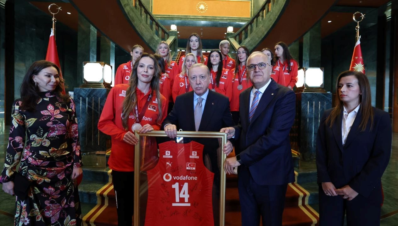 cumhurbaskani erdogan a milli kadin voleybol takimini kabul etti V9ffFrD4