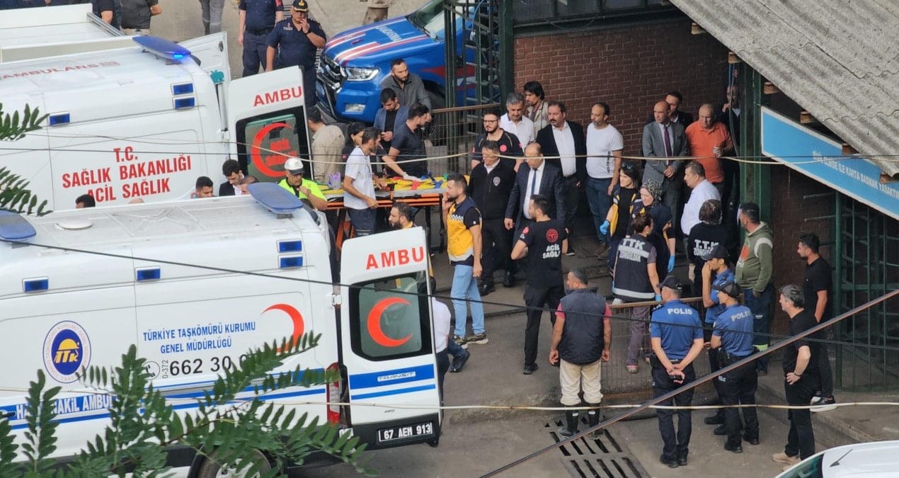 madende gocuk 1 isci hayatini kaybetti 4 isci kurtarildi NlpMNdIC