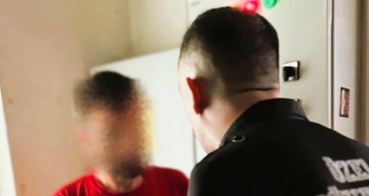 yolculari asansorde mahsur birakiyordu boyle yakalandi SAYx7dQ7