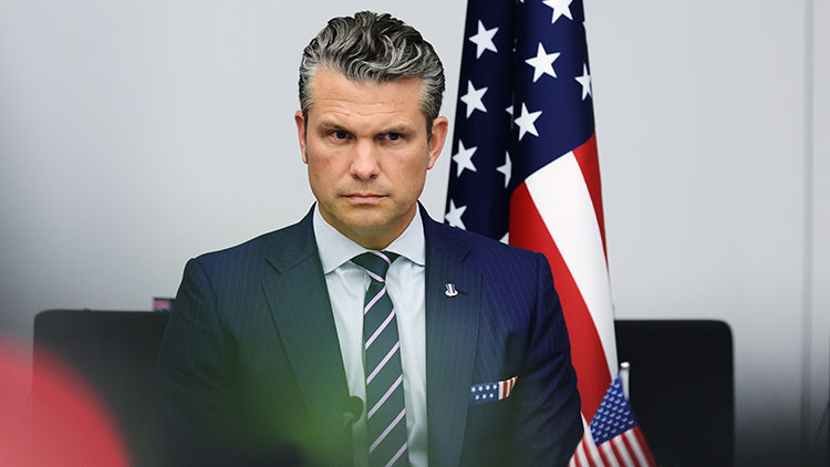 abd savunma bakani olumden dondu ucagi acil inis yapti VlhmA3UA.jpg