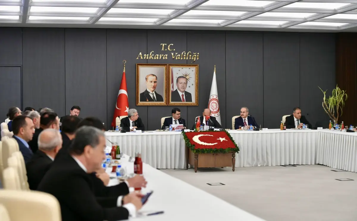 ankarada sokak hayvanlari toplantisi XrxArZlS.jpg