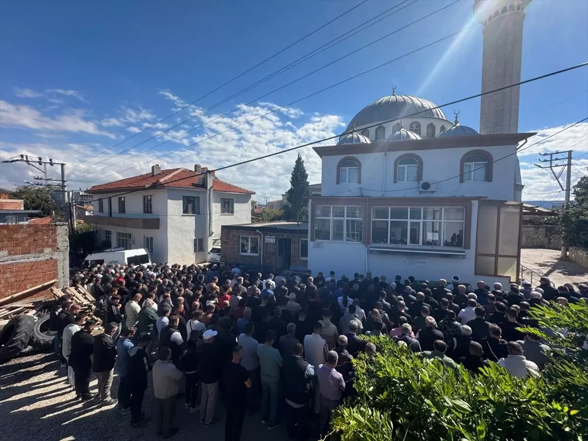 canakkalede otomobil yangininda hayatini kaybeden mehmet ozdemir defnedildi lEdshq4I