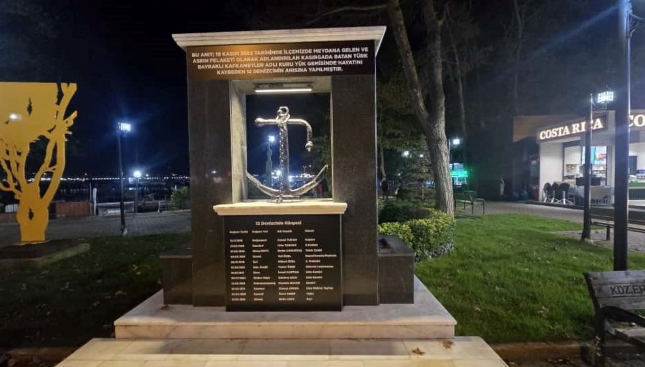 ereglide hayatini kaybeden 12 denizci anisina anit yapildi ppCaZR23.jpg