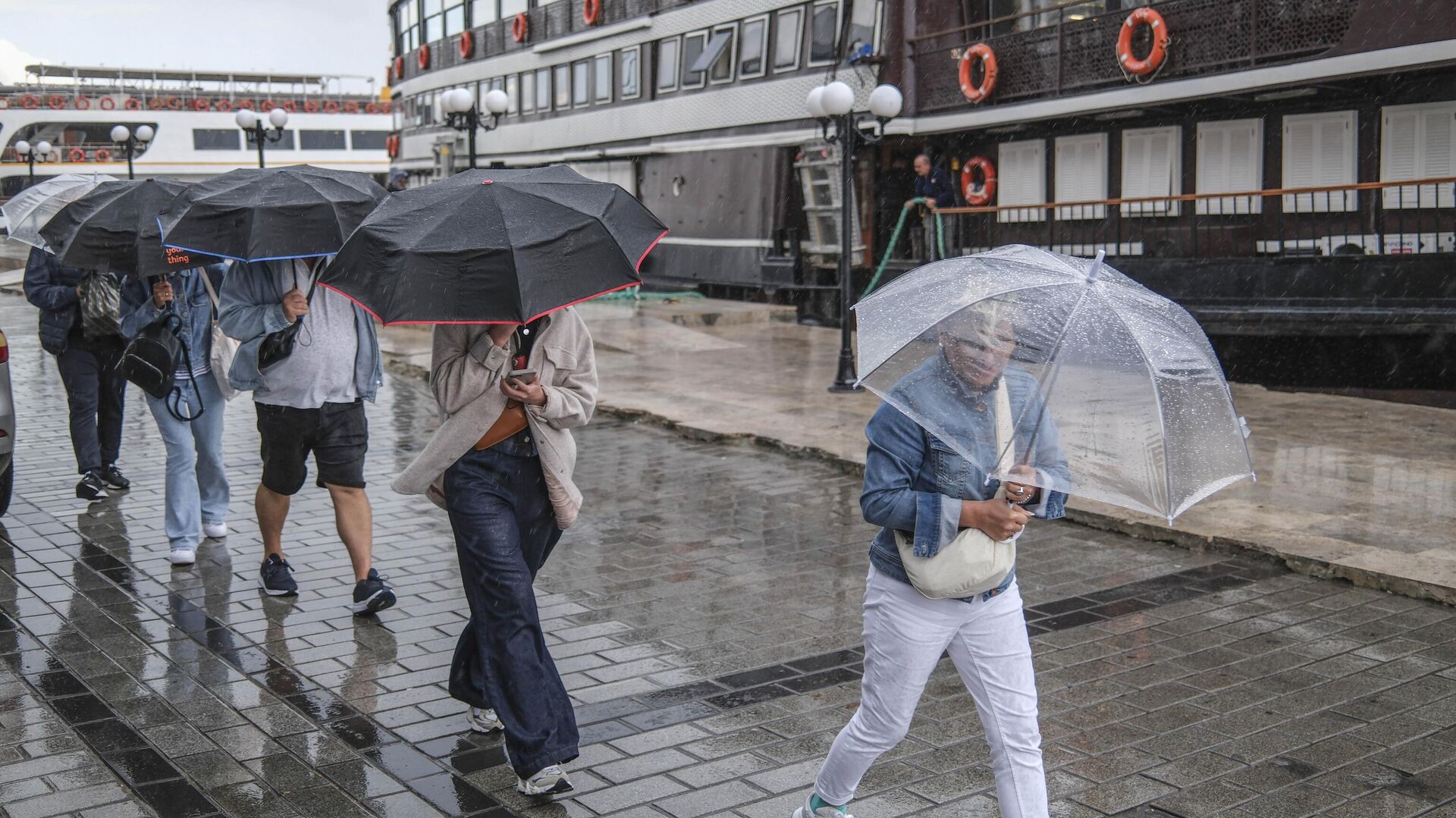 hava sicakligi 6 derece dusecek meteorolojiden 8 ilde sari kodlu yagis uyarisi QnOLMZK7