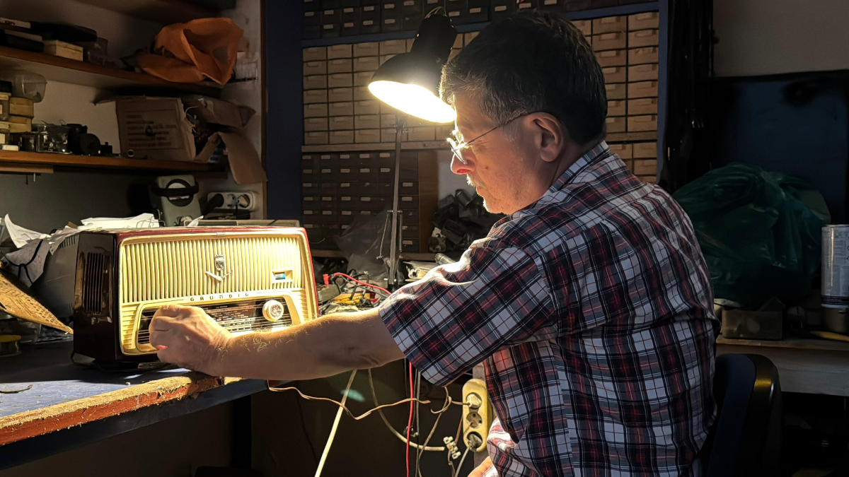 orduda 55 yildir antika radyolara yeniden ses veriyor eRqQu7aX