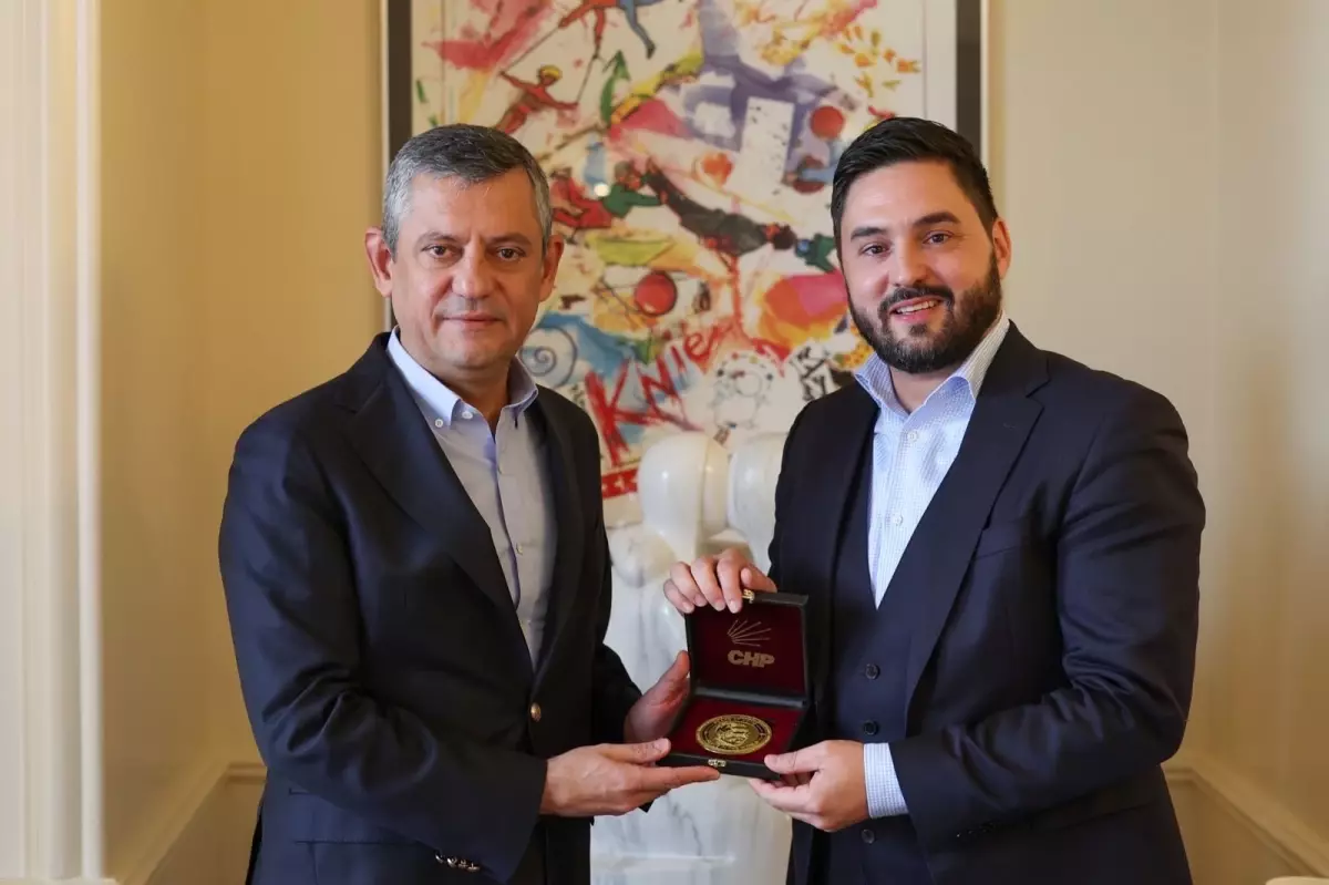 ozgur ozel isvicrede sosyal demokrat parti es genel baskani ile bir araya geldi BUKDPTI2.jpg