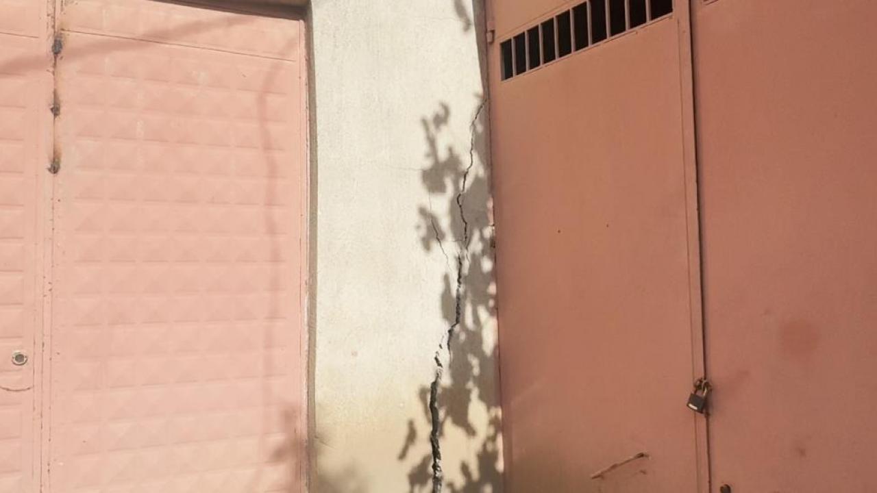 1 metrelik obruklar olustu evlerin duvarlari catladi uNbksSwk.jpg