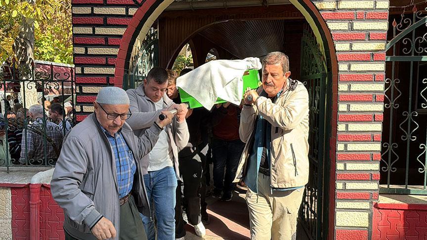 evde bogazi kesilmis halde bulunan kadin topraga verildi BMZAMWB8.jpg