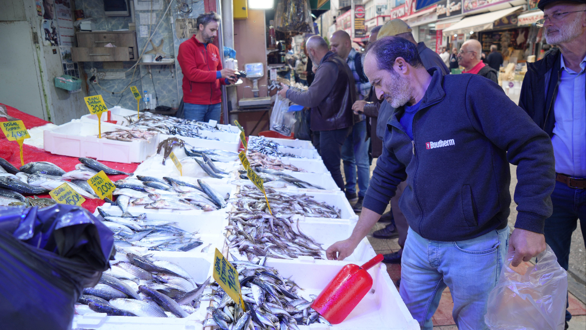 samsunda tezgahlardaki hamsi bollugu suruyor MgCdHwZT.jpg