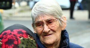 canan-karatayin-uzuntuden-disleri-dokuldu-MOw4R6aw