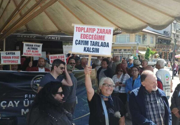 rize-findiklida-cay-ureticilerinden-35-tllik-fiyat-kararina-sert-tepki-bjSMVvJu-1