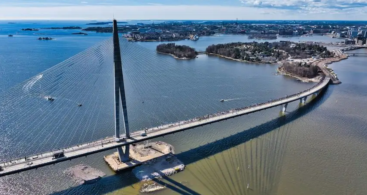 Finlandiya’nın Yeni İkonu: Kruunuvuori Köprüsü Açıldı, Araç Geçişi Yasaklandı