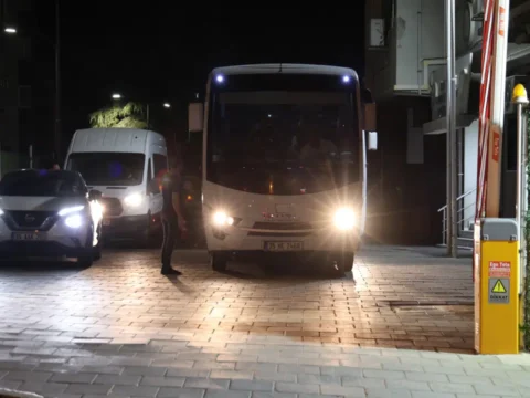Seferihisar Belediyesi’ne operasyonda yeni gelişme: 20 kişi adliyeye sevk edildi!