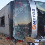 Cift katli yolcu otobusu devrildi cok sayida yarali var ySqz475C