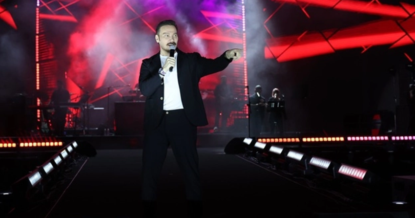 Sinan akcil konyada muzikseverlerle bulustu j2RAP4CL