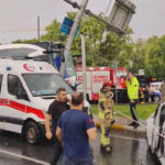 Son dakika eyupsultanda trafik kazasi sofor otobusun icinde sikisti RUxEHaYx